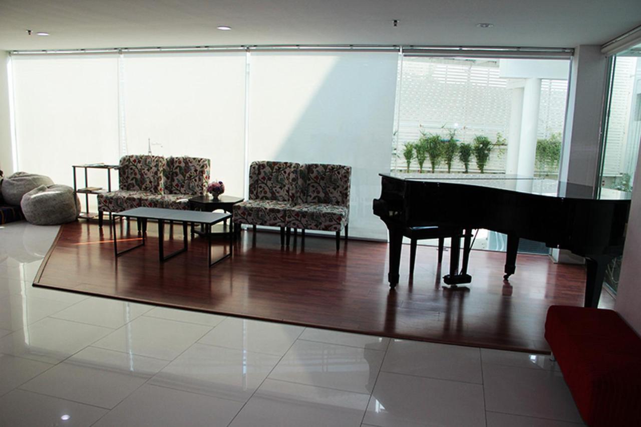 V Verve Service Apartment Hotel شاشوينجساو المظهر الخارجي الصورة