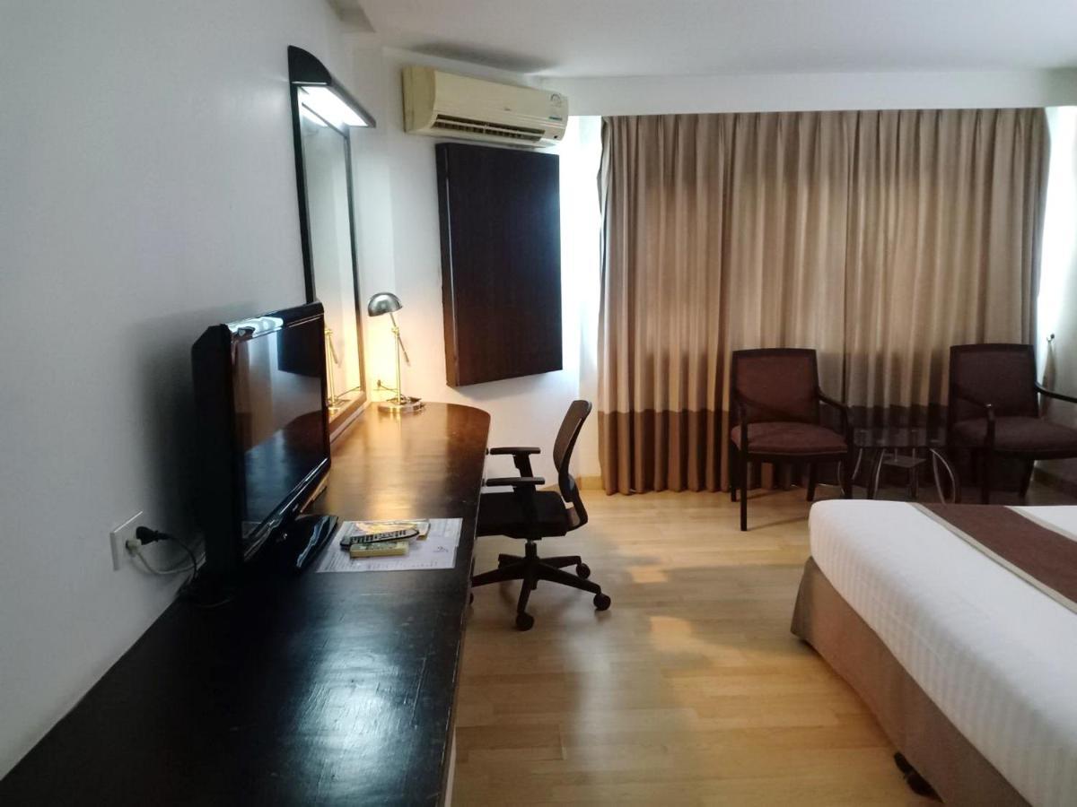V Verve Service Apartment Hotel شاشوينجساو المظهر الخارجي الصورة