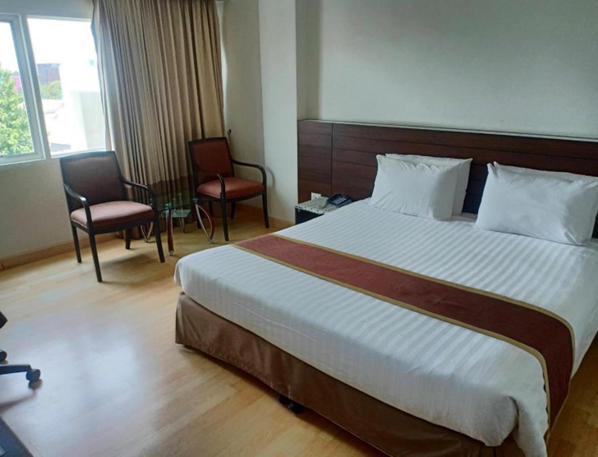 V Verve Service Apartment Hotel شاشوينجساو المظهر الخارجي الصورة